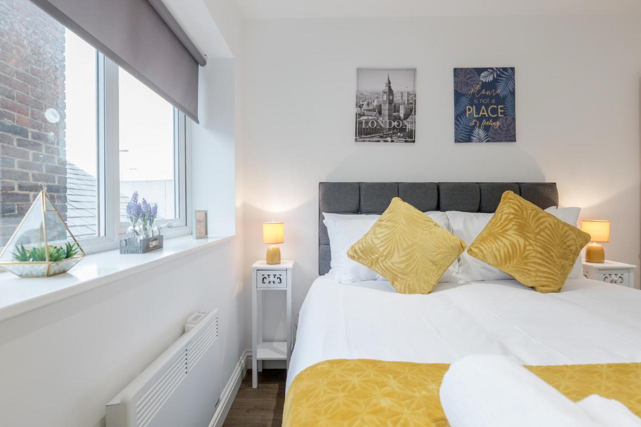Watford Town Centre, Serviced One Bed Flat With Choice Of King Or Twin Beds, Sleeps Up To 4 Sharing, Free Wifi And Free Movies Londres Extérieur photo